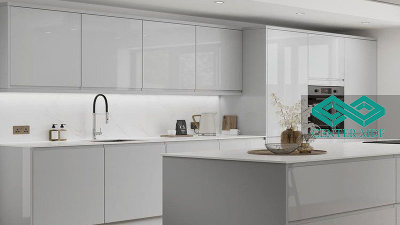 چرا برای تعویض درب کابینت با هایگلاس سنتر ام دی اف را انتخاب کنیم؟
